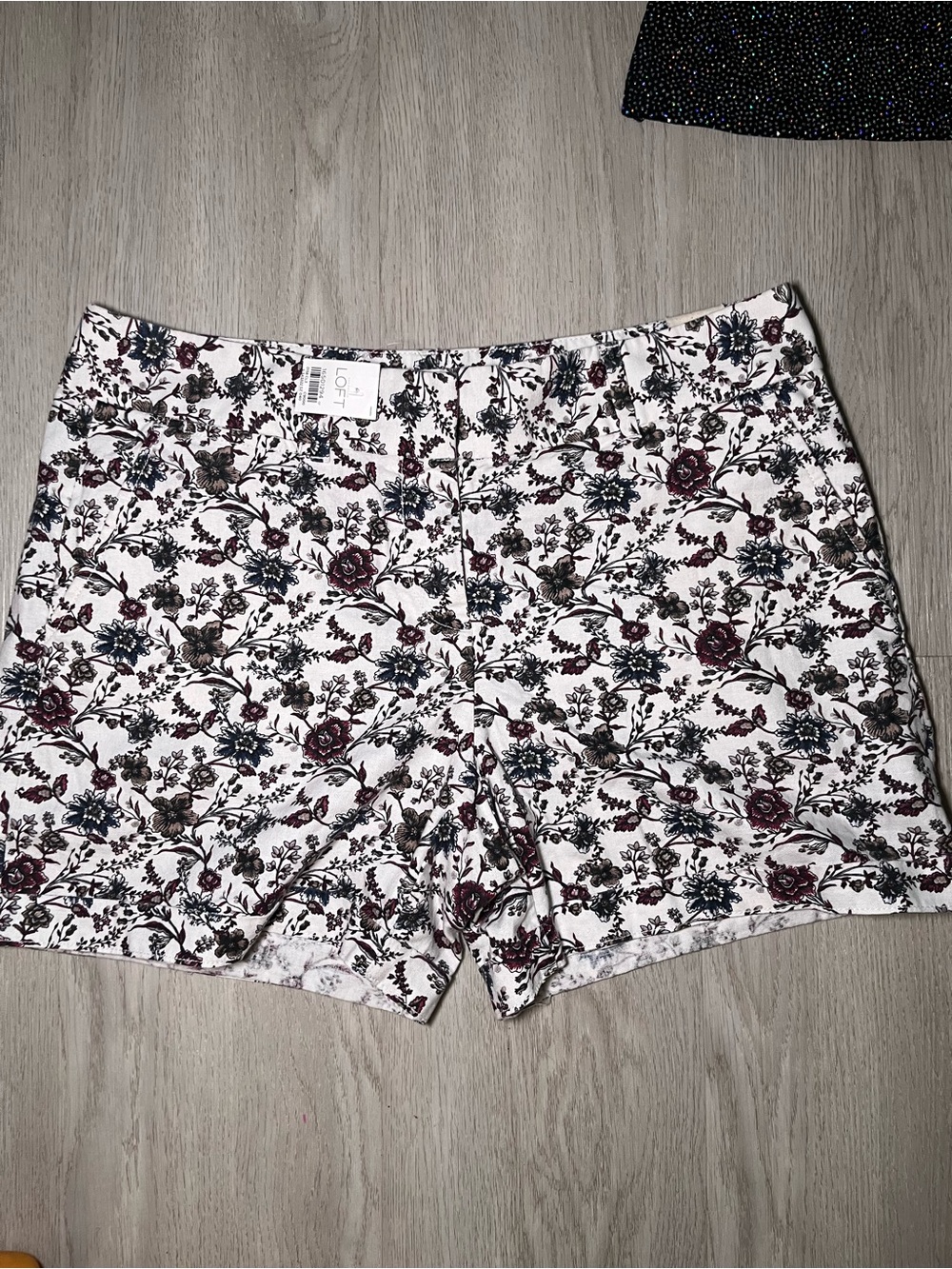 NWT! LOFT White Floral-Print Cotton Blend Women's Shorts